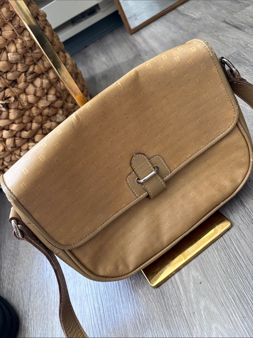 Fendi Crossbody Messenger Bag in Olive Green in excellent condition - Picture 2 of 6